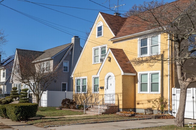 Multi level homes are a popular choice for many home buyers in Hempstead.