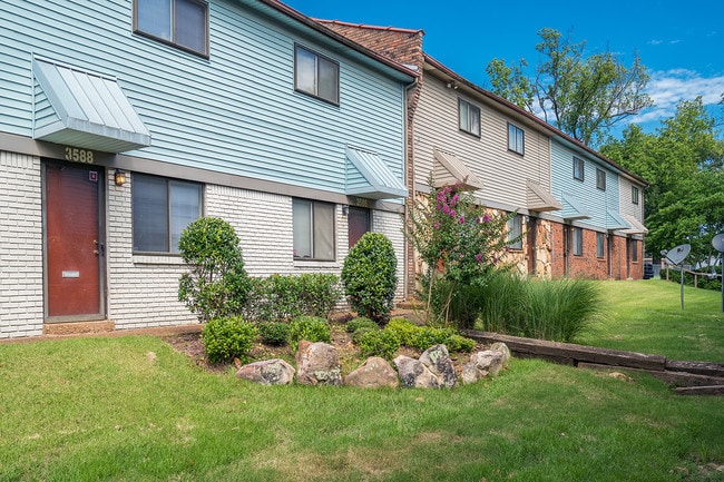 Ridgeway Pines, Memphis, TN 38115 - photo 2