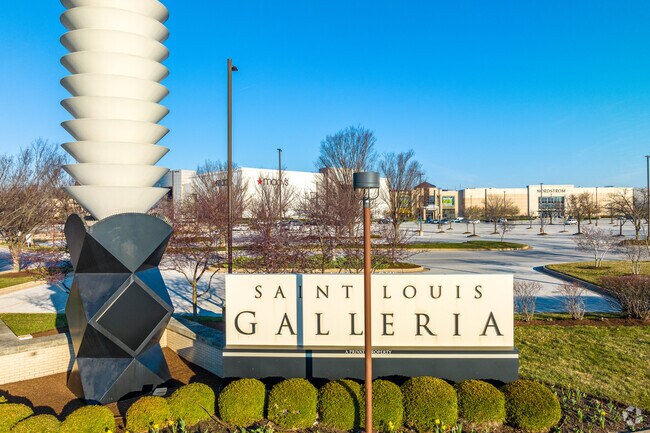 Entrance sign to the St Louis Galleria shopping mall