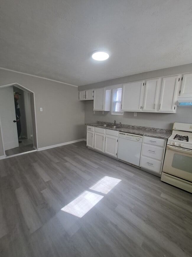 326 Church Ave, Pittsburgh, PA 15210 - photo 6