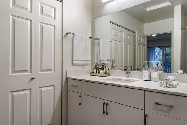 Avalon at Bear Creek, Redmond, WA 98052 - photo 6