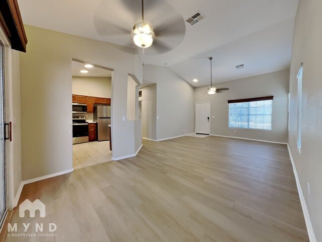 17217 N Larkspur Ln, Surprise, AZ 85374 - photo 2