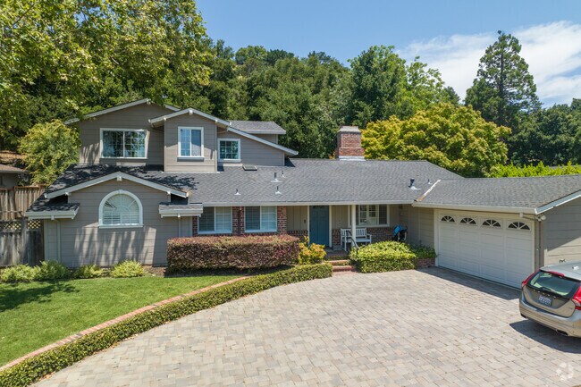 Many of the homes in Sleepy Hollow-Orinda were built in the 1950s but have been modernized.