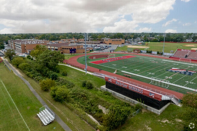 Gen. Douglas MacArthur Senior High School in Levittown has 1,270 students with a ratio of 12:1.