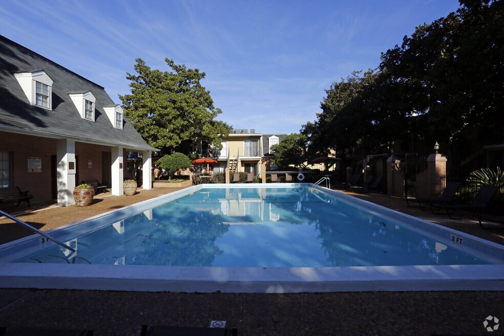 Cordova Regency 4311 Bayou Blvd, Pensacola, FL