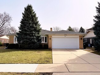 915 S Waverly Place, Mount Prospect, IL 60056