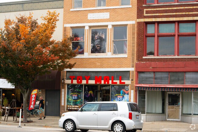 Downtown Xenia has small shops like Route 68 Vintage Toys and Collectibles lining its streets.
