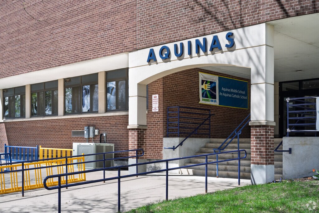 Aquinas Middle School has a 23 to 1 student-teacher ratio according to Niche.