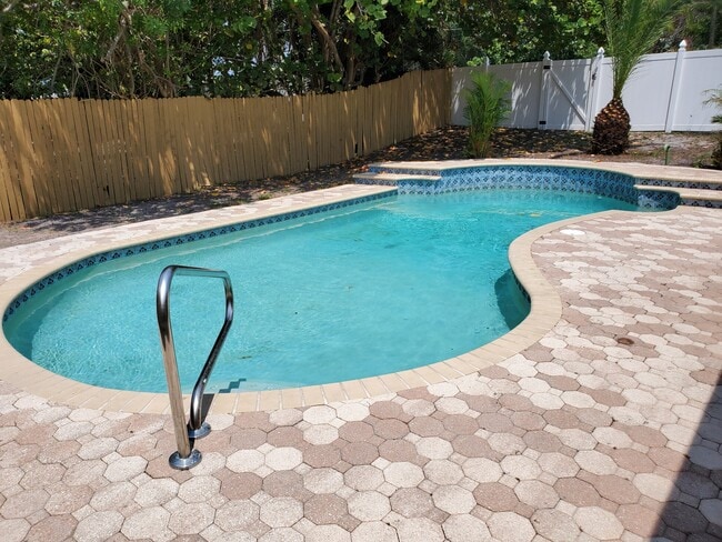 12812 129th Ave, Largo, FL 33774 - photo 4