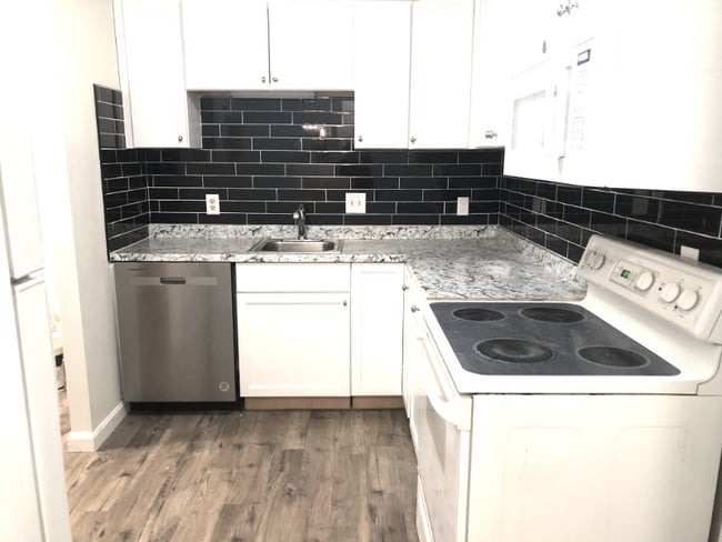 2 Strawberry Bank Rd, Nashua, NH 03062 - photo 4