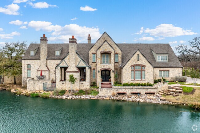 Pondside homes in Dalworthington Gardens offer scenic views and peaceful living.