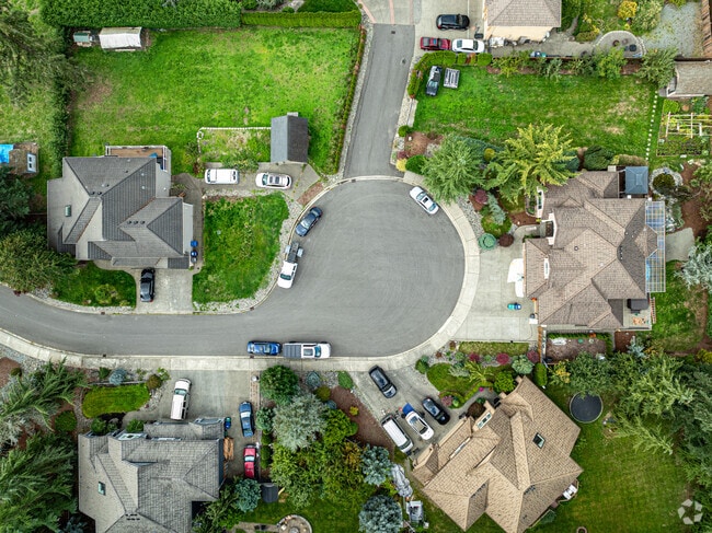 A cul-de-sac houses some new traditional style homes in Lakeland North.