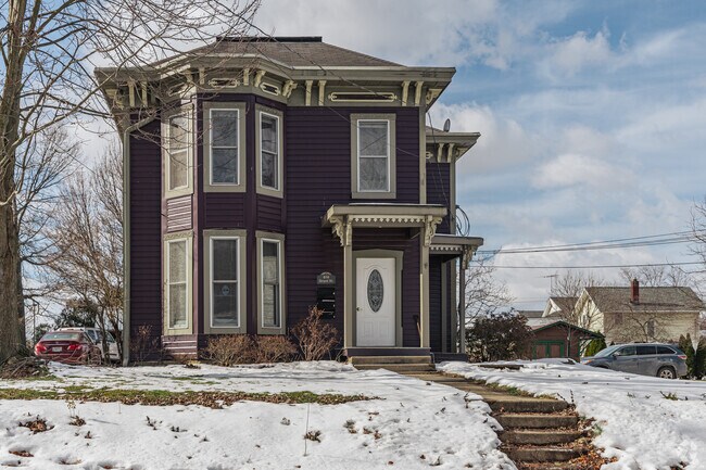 Century homes, most in a Victorian style, line the streets around Ashland University and Downtown Ashland.