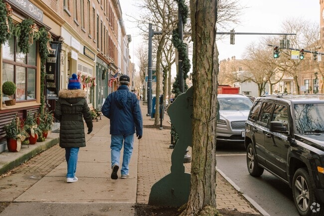 Skaneateles has everything from specialty food stores to clothing boutiques and places to eat.
