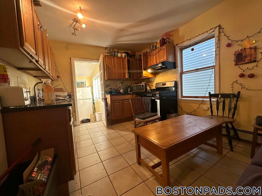 40 Plymouth St unit 2, Cambridge, MA 02141 - photo 1