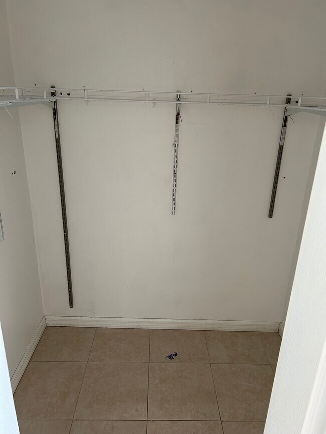 612 Bluebill Ln unit B, Kissimmee, FL 34759 - photo 6