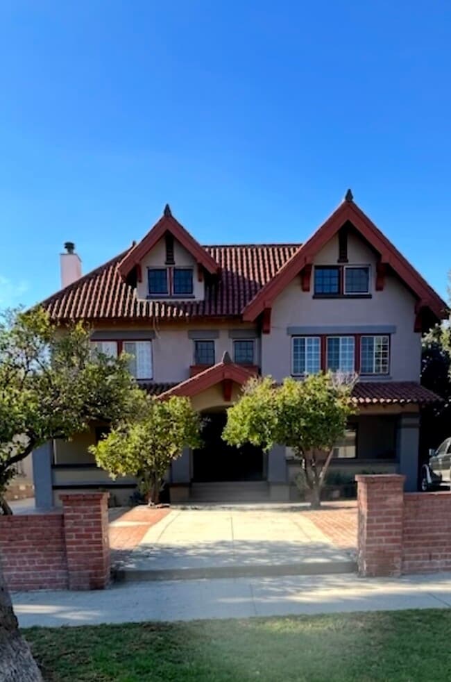 1753 Winona Blvd, Los Angeles, CA 90027