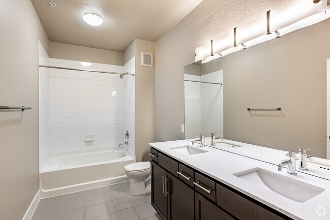 3BR, 3BA - 1,520SF - Gold - Primary Bathroom