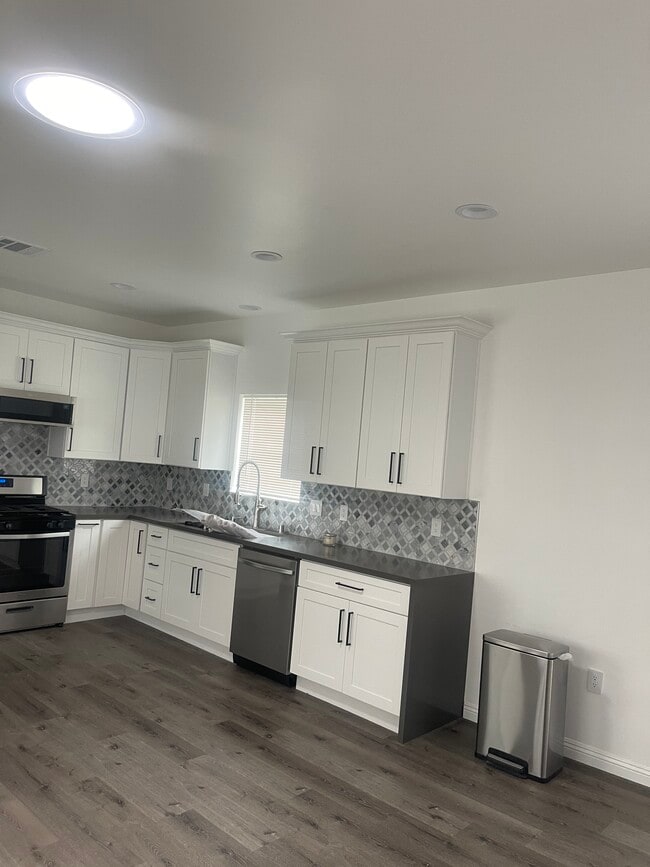 10863 Nettleton St, Los Angeles, CA 91352 - photo 6