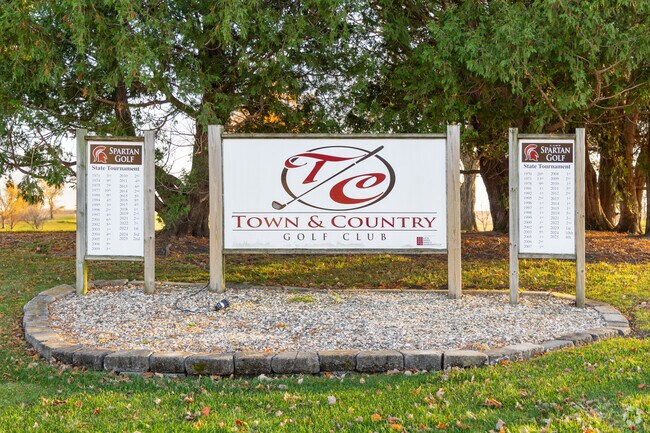 Town & Country Golf Club offers scenic golfing in Grundy Center.