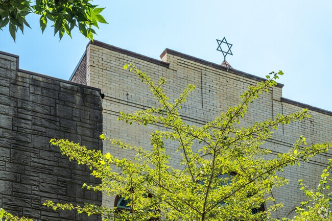 Yeshiva Bnos Ahavas Israel is a private Jewish school.