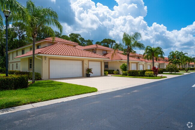 Villas with private covered garage and terracotta roofs are common in Sapphire Lakes.