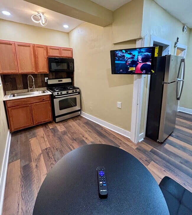 1514 W Champlost Ave unit 2nd Floor Rear, Philadelphia, PA 19141 - photo 2