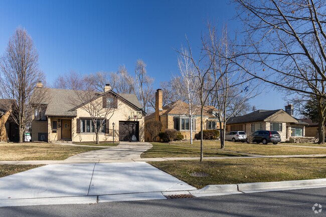 Riverside offers a number of great homes for small to large families.