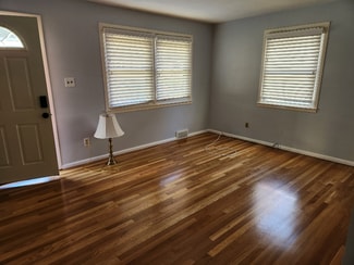 154 Country Club Rd, New Britain, CT 06053