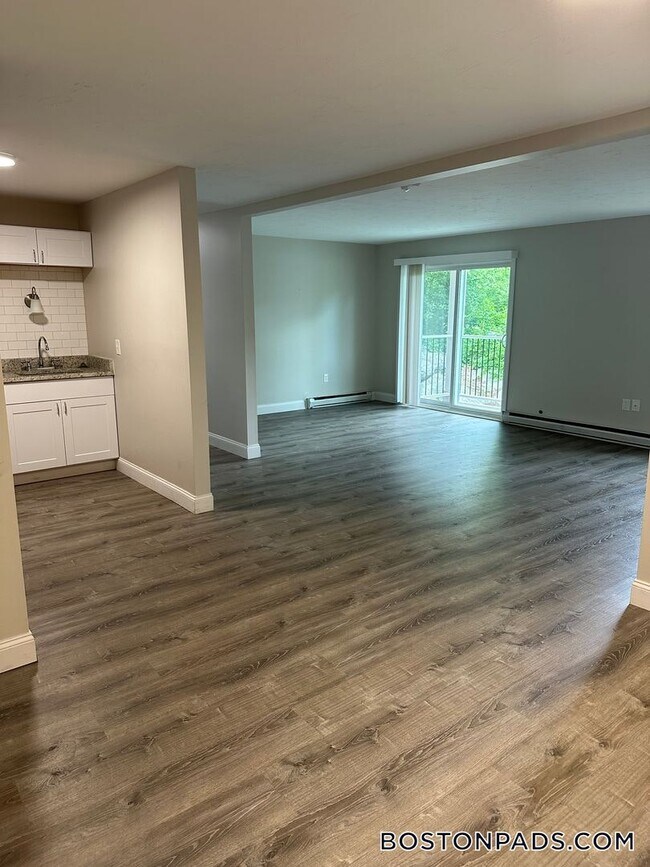 310 Thompson Rd unit 322, Webster, MA 01570 - photo 5