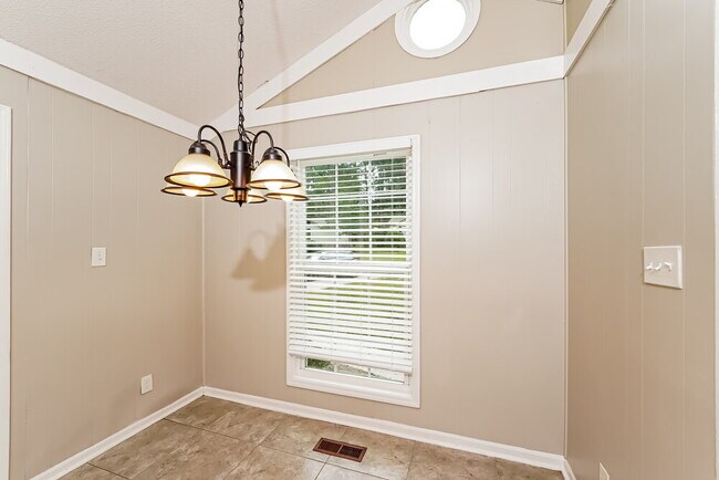 2538 Martin Cir, Birmingham, AL 35235 - photo 5