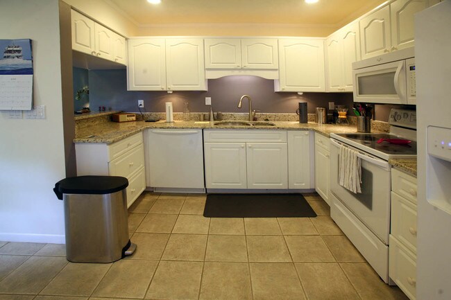 1636 Brookhouse Dr unit BR233, Sarasota, FL 34231 - photo 6