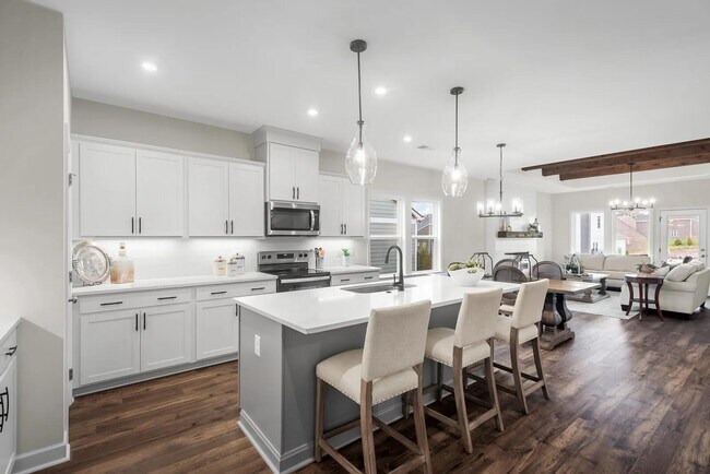 1925 Hildebrand Ln, Columbia, TN 38401 - photo 6