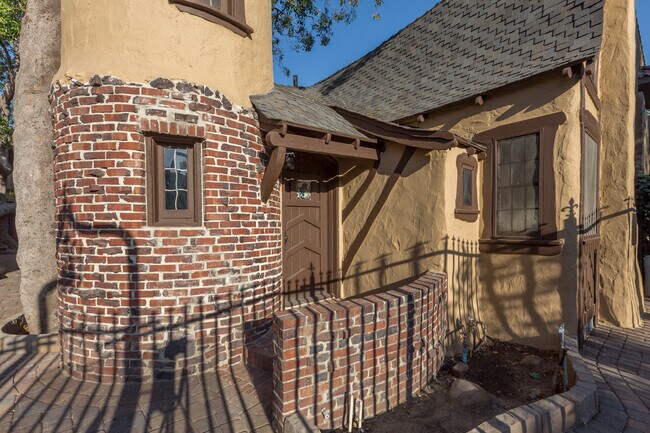 1330 N Formosa Ave unit 1/2, Los Angeles, CA 90046 - photo 6