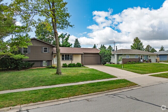 Streets lined with Ranch and split levels are a common sight throughout Huxley.