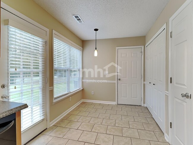 4013 Wellingham Ln, High Point, NC 27265 - photo 5