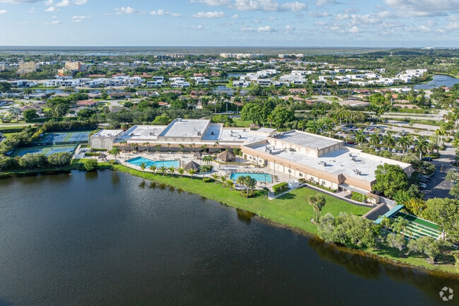 Bonaventure Town Center Club is a 70,000 SF recreational facility inside Bonaventure.