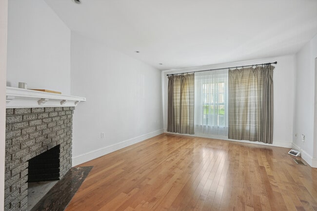 1452 Spring Rd NW, Washington, DC 20010 - photo 4