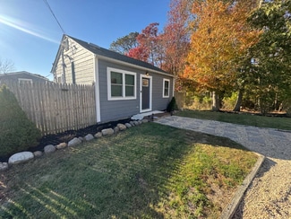 28 Sheridan Dr, Shirley, NY 11967