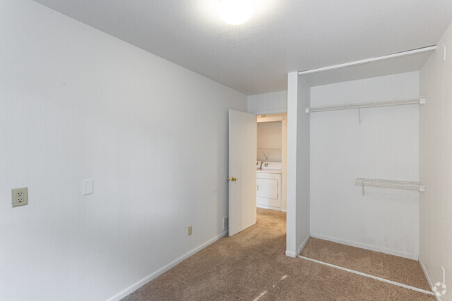 3BR, 2BA - 1120 SF