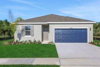 2920 Supermarine Rd, Tavares, FL 32778