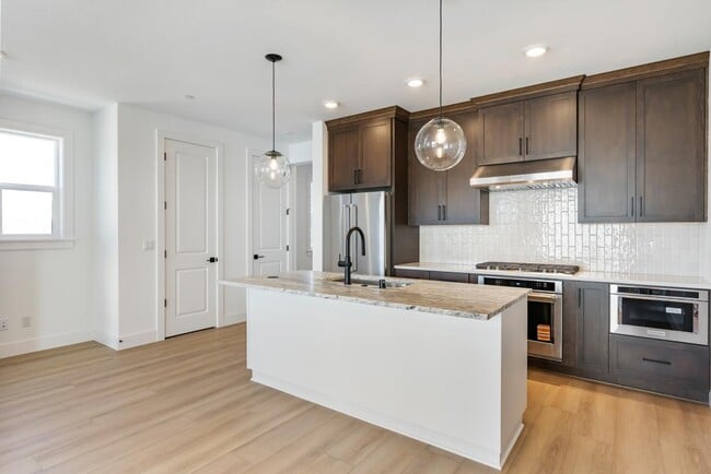 6483 Olympic Ln, Camas, WA 98607 - photo 2