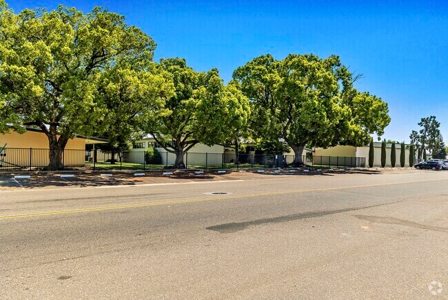 Keyes Elementary School in Keyes Ca has courses across several buildings.