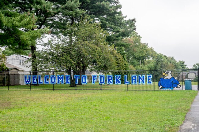 Fork Lane School has a student-teacher ratio of 10-1 in Hicksville, NY.