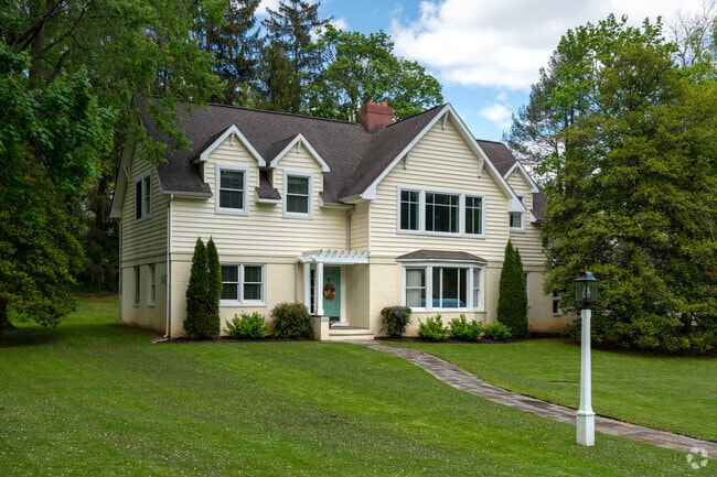 Multi-bedroom homes in Ruxton are typical for the neighborhood.