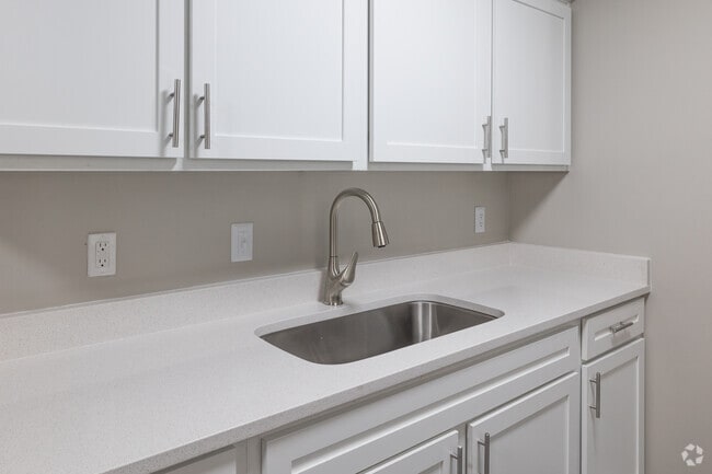 1BR, 1BA - 650SF - Kitchen Sink
