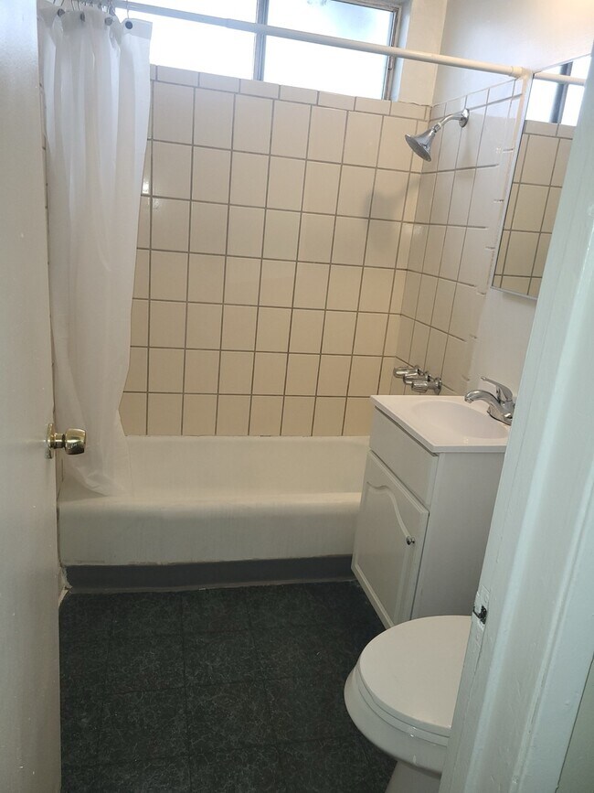 9121 Orion Ave unit F, North Hills, CA 91343 - photo 6