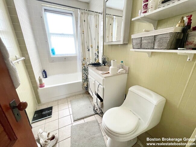 18 Romsey St unit 3, Dorchester, MA 02125 - photo 6