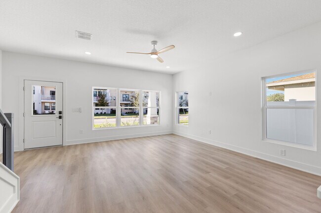 2525 13th Ave N, Saint Petersburg, FL 33713 - photo 5