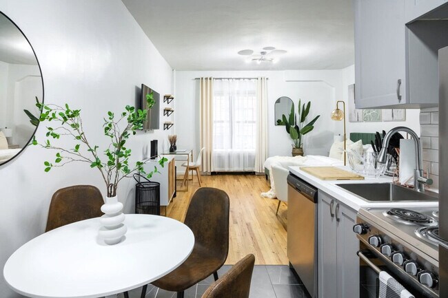 317 W 74th St unit ID1021983P, New York, NY 10023 - photo 4